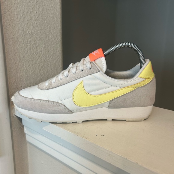 Nike Daybreak 'Pale Light Citron' Women's Waffle Sneaker CK2351-104 Size 7 - Picture 3 of 10